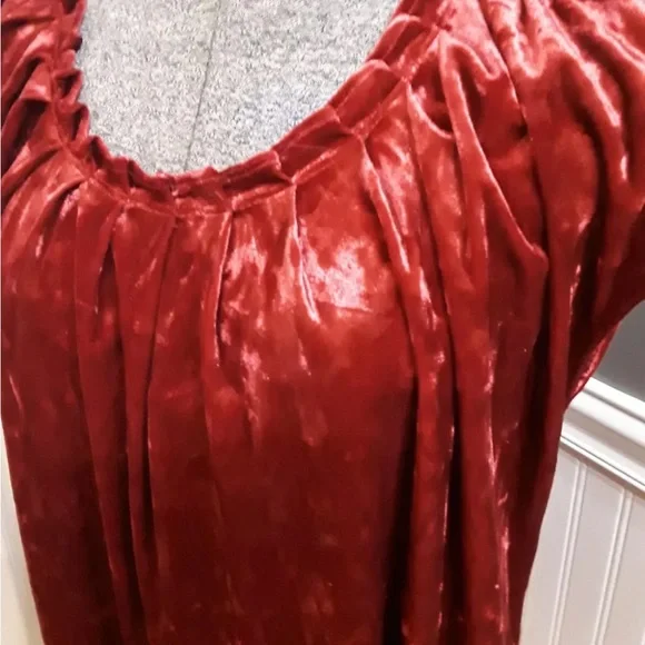 Last day 💔
chic boho velvet top - Picture 6 of 12